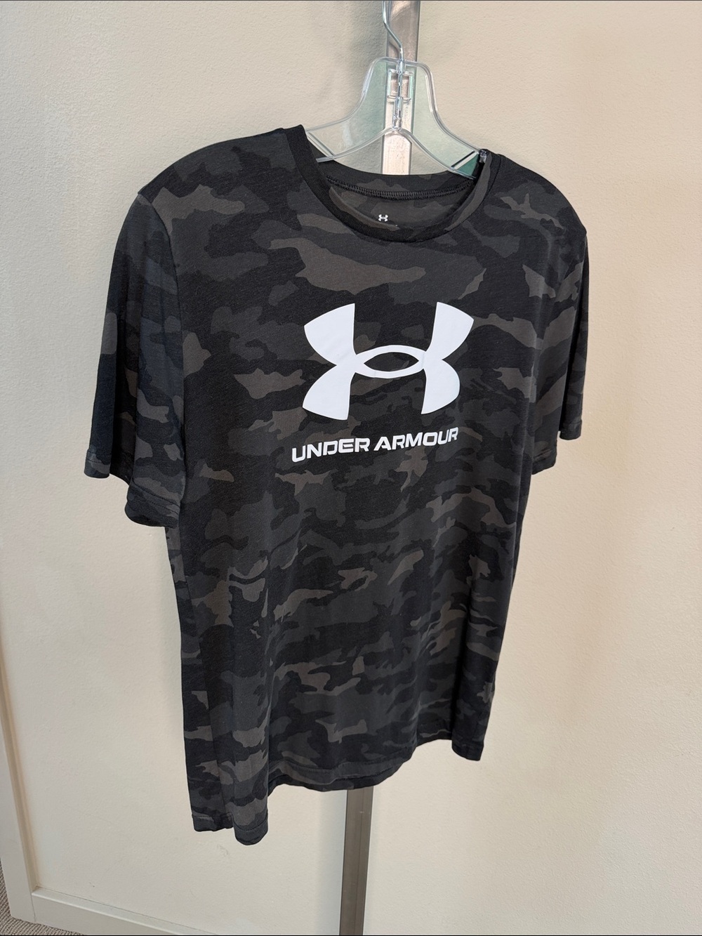 EUC Under Armour Boys' UA Sportstyle Logo Printed Short Sleeve Camo Tee XL